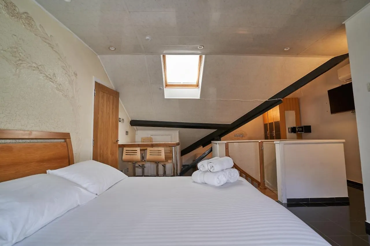 Savoy Apartments Londra Birleşik Krallık