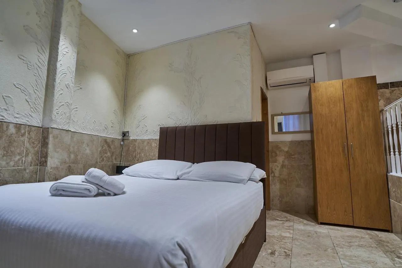 Savoy Apartments Londra